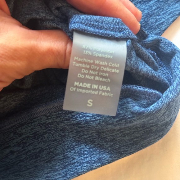 BOMBSHELL SPORTSWEAR crop top size small - Picture 9 of 10